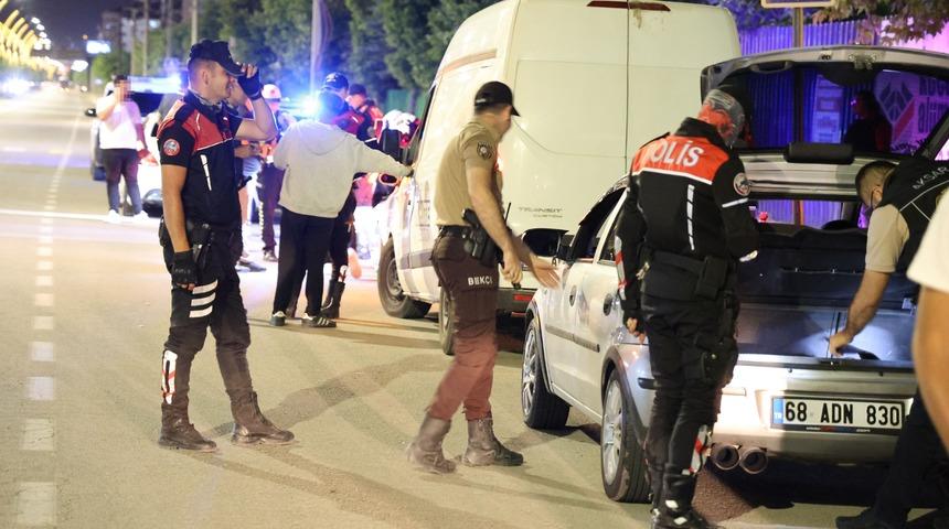 Aksaray'da ara&ccedil; ve şahıslar didik didik aranıyor