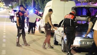 Aksaray'da araç ve şahıslar didik didik aranıyor