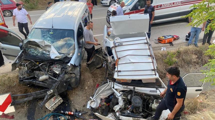 Sinop'ta meydana gelen trafik kazasında 1 kişi &ouml;ld&uuml; 5 kişi yaralandı
