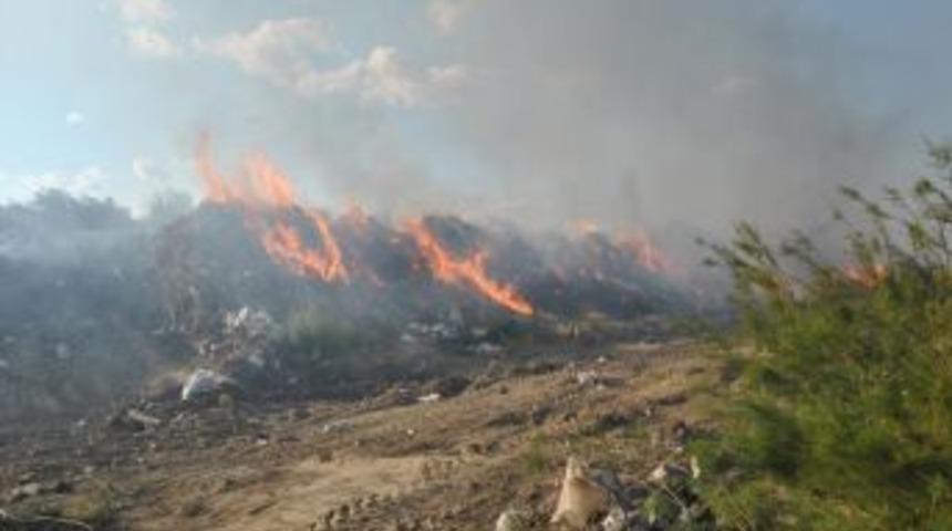 &Ccedil;&ouml;pl&uuml;k yangını 5 saatte kontrol altına alındı