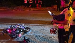 Osmaniye'de hafif ticari ara&ccedil;la &ccedil;arpışan motosikletteki 1 kişi &ouml;ld&uuml;, 2 kişi yaralandı