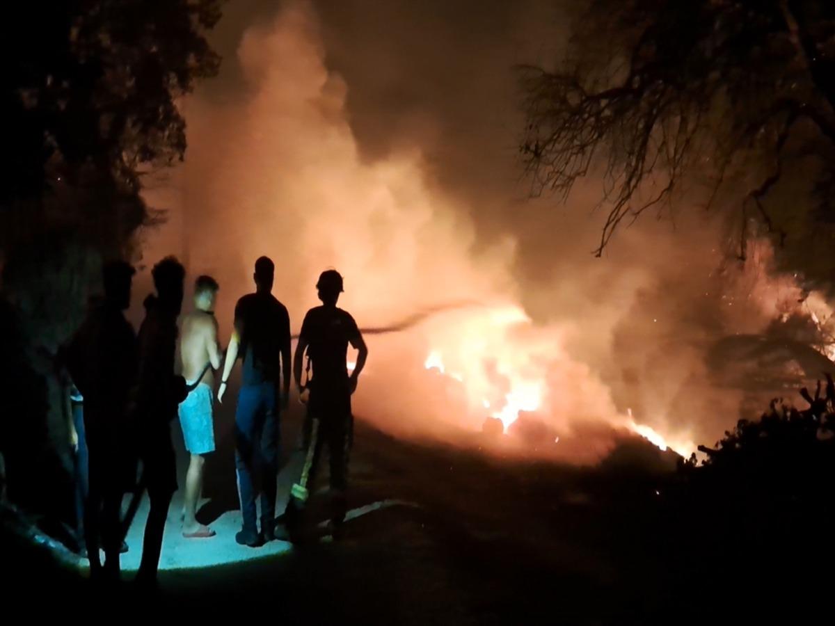 Antalya da orman yangınına müdahale sürüyor: Alevler yerleşim yerlerine ulaştı, 3 mahalle tahliye edildi 6