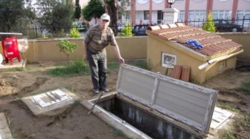 Metan gazından zehirlenen iş&ccedil;ilerden biri hayatını kaybetti