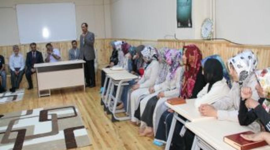 Yaz Kur'an kursları törenle başladı