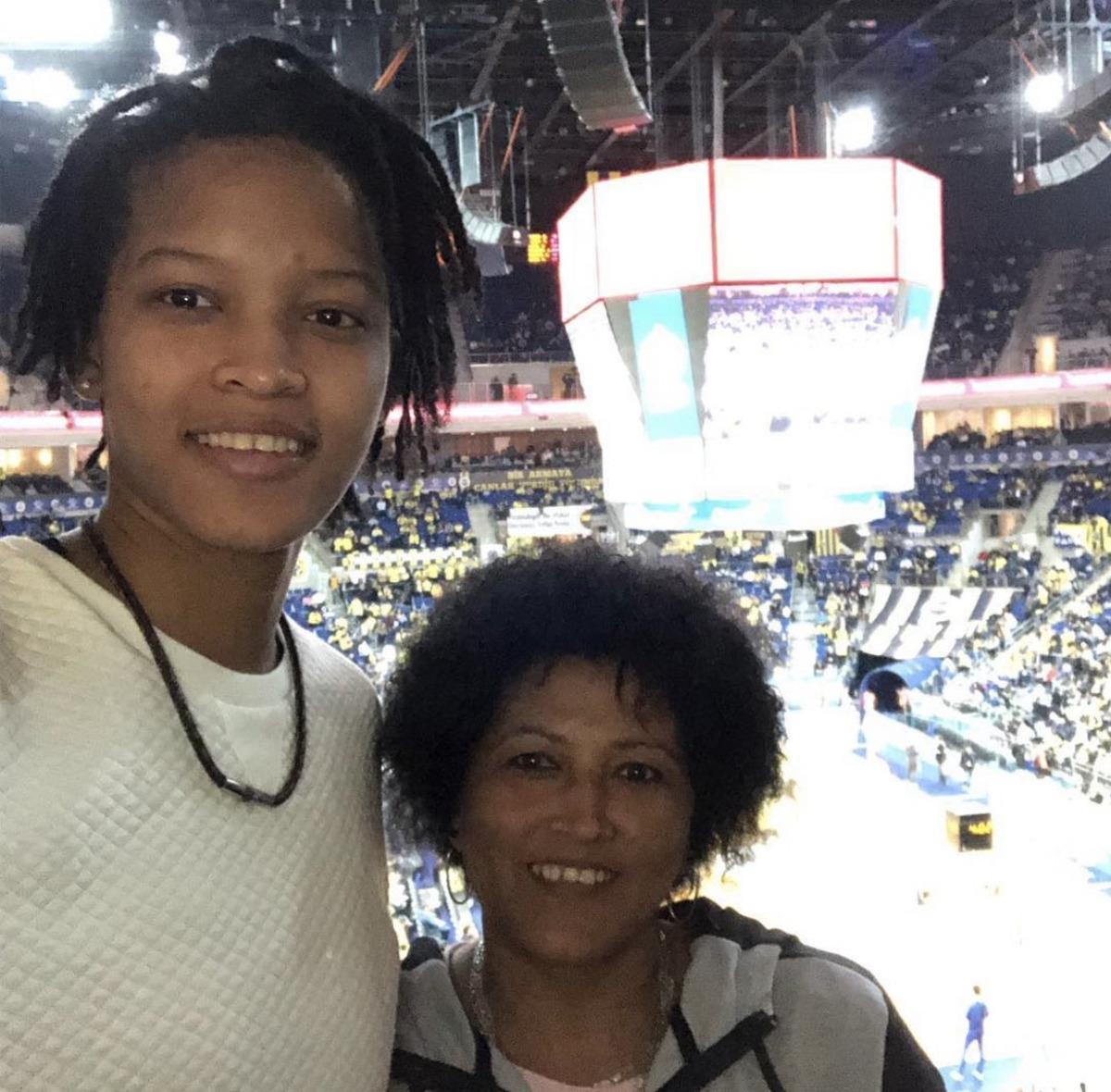 Melissa Vargas ın annesini görenler şaştı kaldı! İkizi gibi 3