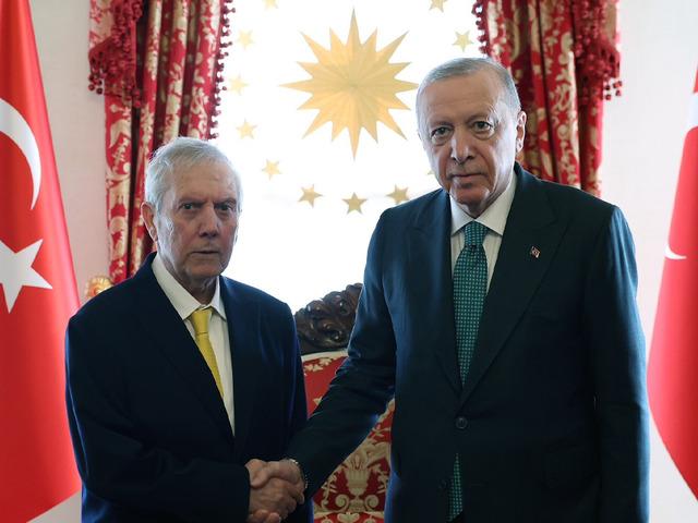 Kadık&ouml;y'de tarihi proje i&ccedil;in ilk adım! Aziz Yıldırım, Cumhurbaşkanı Erdoğan'dan stat onayı aldı