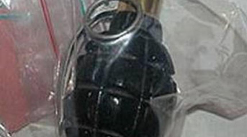 Polis otosuna bombalı saldırı