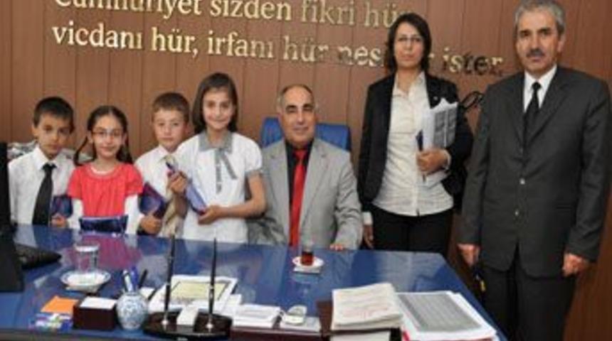 K&uuml;&ccedil;&uuml;k gazetecilerden Milli Eğitim'e ziyaret