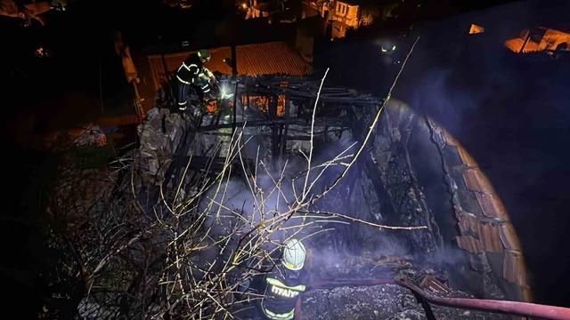 Menteşe’de alevler geceyi aydınlattı, itfaiye faciayı önledi 3