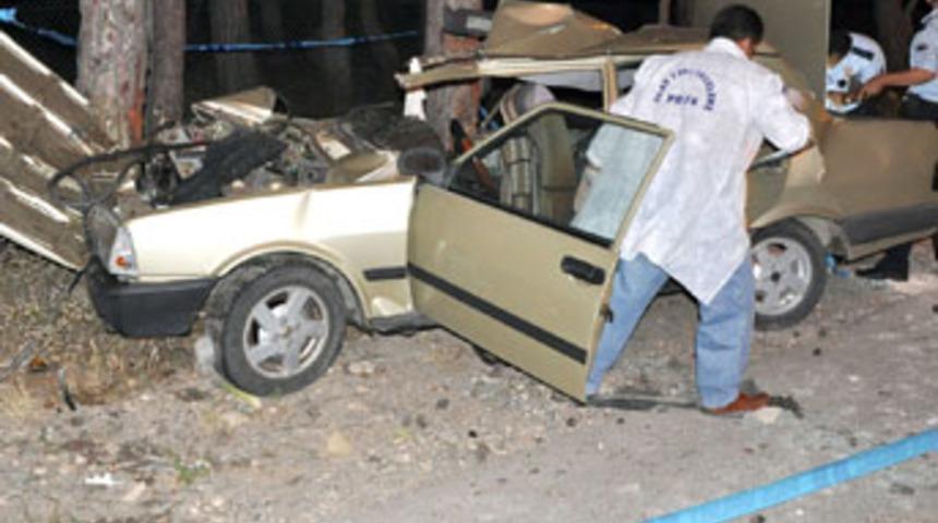 Hastane yolunda kaza; 3 &ouml;l&uuml;, 2 yaralı