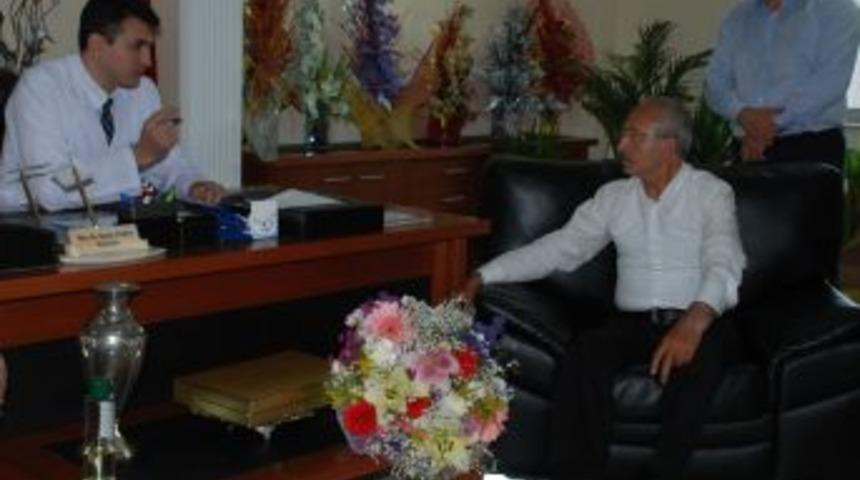 Kılı&ccedil;daroğlu, yaralı polis hakkında başhekimden bilgi aldı