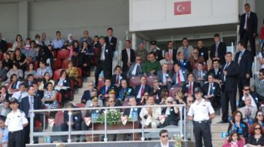 Y&Ouml;K Başkanı i&ccedil;in stadyuma kırmızı halı serildi