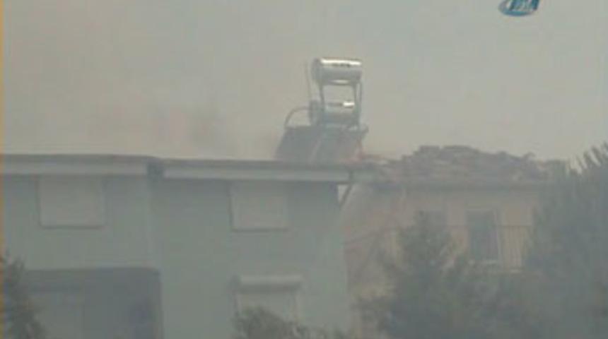 Didim'de yangın, yerleşim yerlerine sı&ccedil;radı