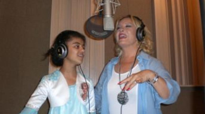 Emel Sayın, Iraklı Saya Latif&rsquo;e alb&uuml;m teklif etti