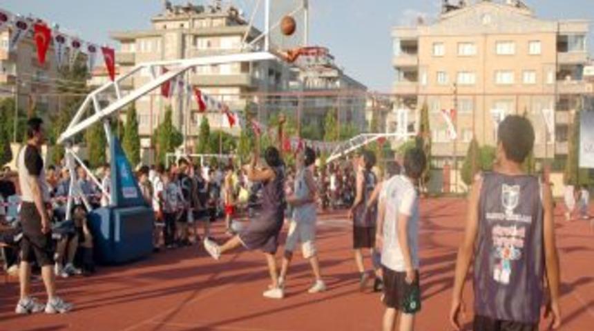 Gaziantepli öğrenciler, streetball turnuvası ile stres attı