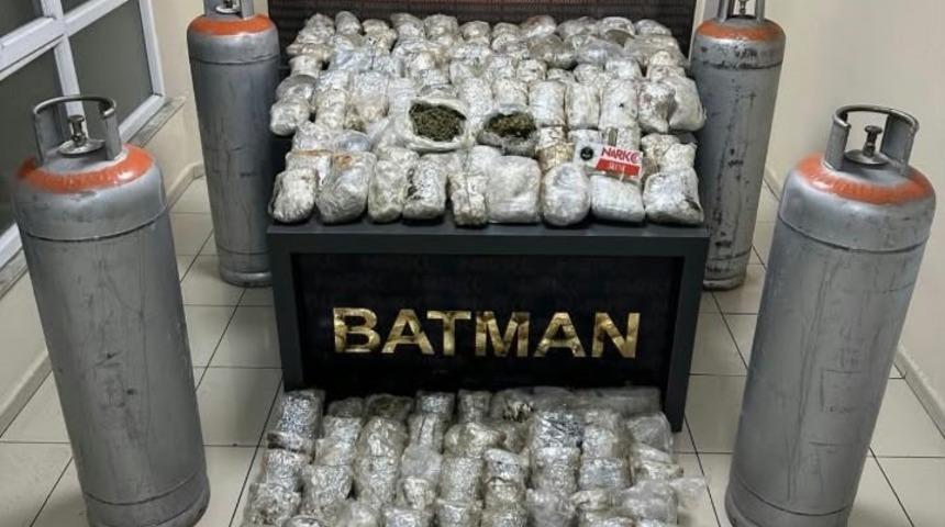 Batman&rsquo;da sanayi t&uuml;plerine zulalanmış 87,5 kilo skunk ele ge&ccedil;irildi