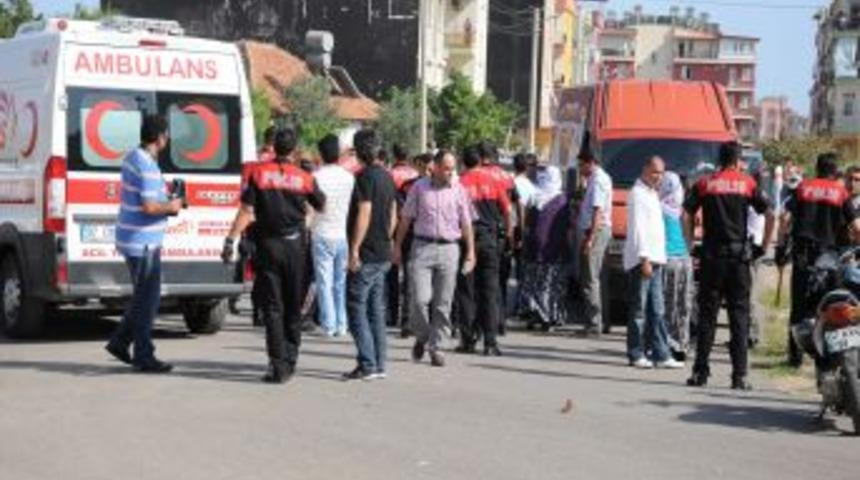 Antalya&rsquo;da 'oy' kavgası: Biri silahla 3 kişi yaralandı