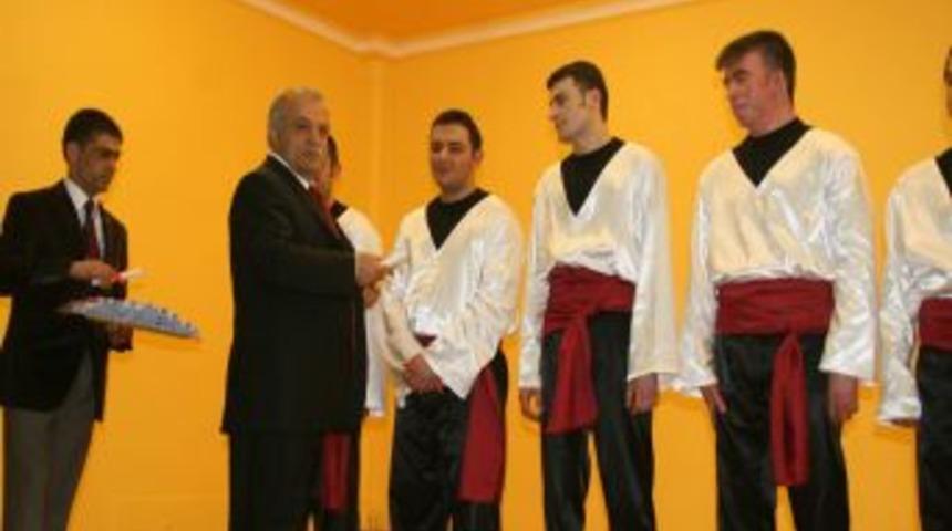 Yozgat Cezaevinde kalan h&uuml;k&uuml;ml&uuml; ve tutuklulara sertifikaları verildi