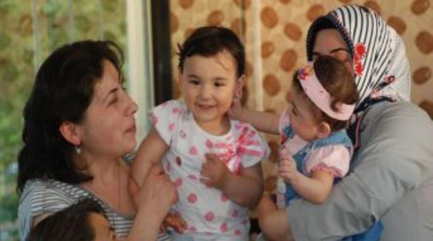 '&Ouml;l&uuml;r' denilen Nil&uuml;fer bebek birinci yaş g&uuml;n&uuml;n&uuml; kutladı