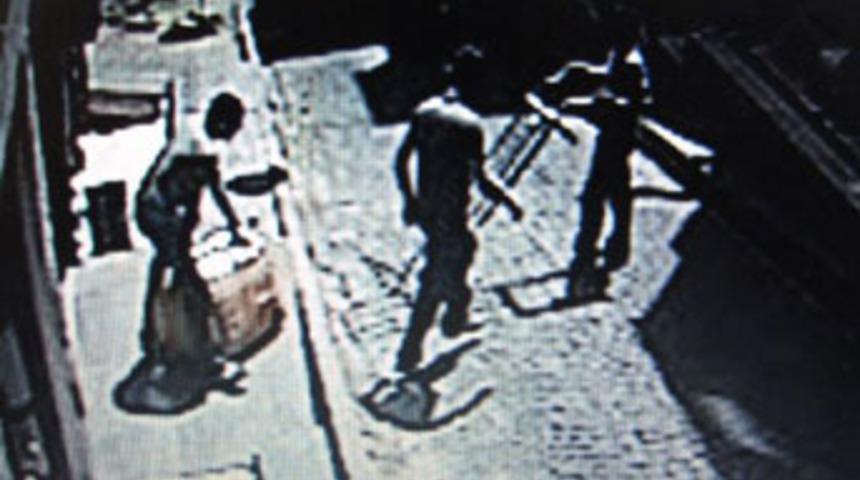 Koliyle cesedin taşınması kamerada