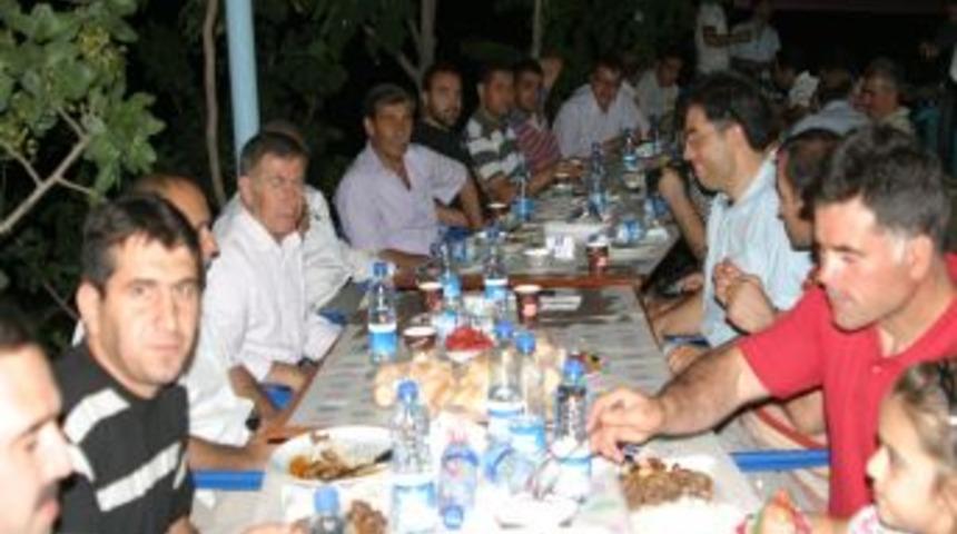 Siirt &Ouml;ğretmenler Derneği'nden tayini &ccedil;ıkan &ouml;ğretmenlere veda yemeği