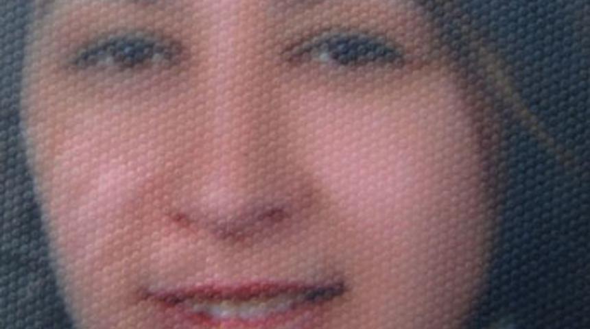 Eşinin boğazını kesip &ouml;ld&uuml;rd&uuml;