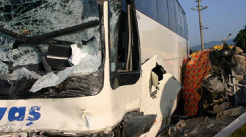 Dalaman'da kaza; 1 &ouml;l&uuml;, 4 yaralı