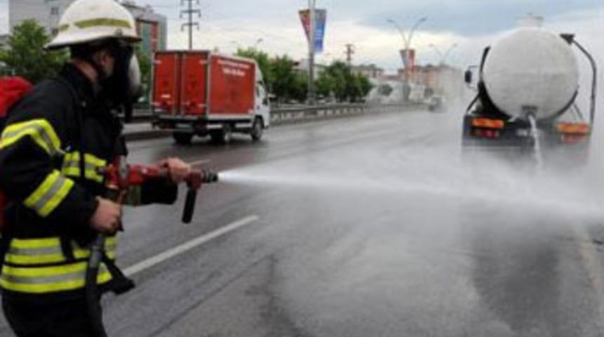 Yola d&ouml;k&uuml;len asit korkuttu