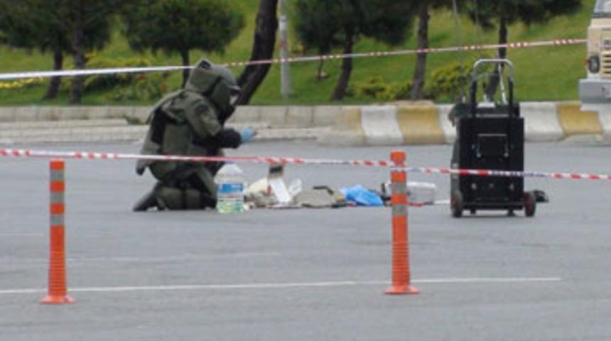 Yolcunun bavulundan el bombası &ccedil;ıktı