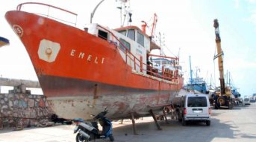 Balık&ccedil;ı tekneleri kızağa &ccedil;ekildi