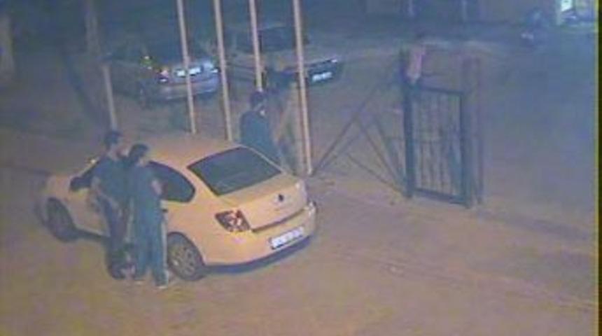 Hırsızlık anı g&uuml;venlik kamerasında