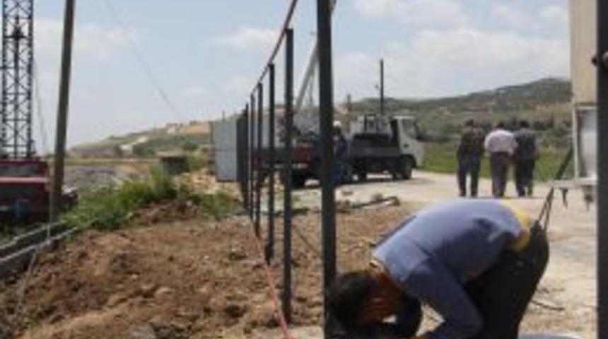 T&uuml;rk Kızılay'ı Hatay'da Suriyeliler i&ccedil;in hummalı bir &ccedil;alışma y&uuml;r&uuml;t&uuml;yor