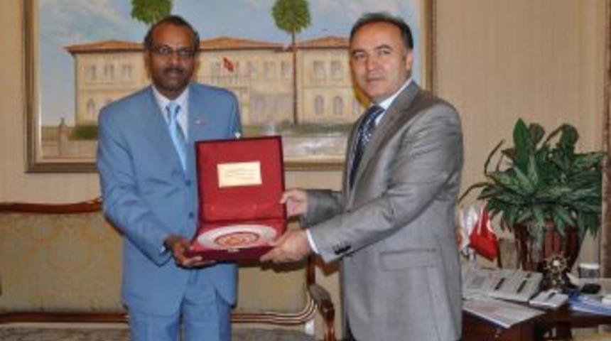 Hintli iş adamları Antalya'ya yatırım yapmak istiyor