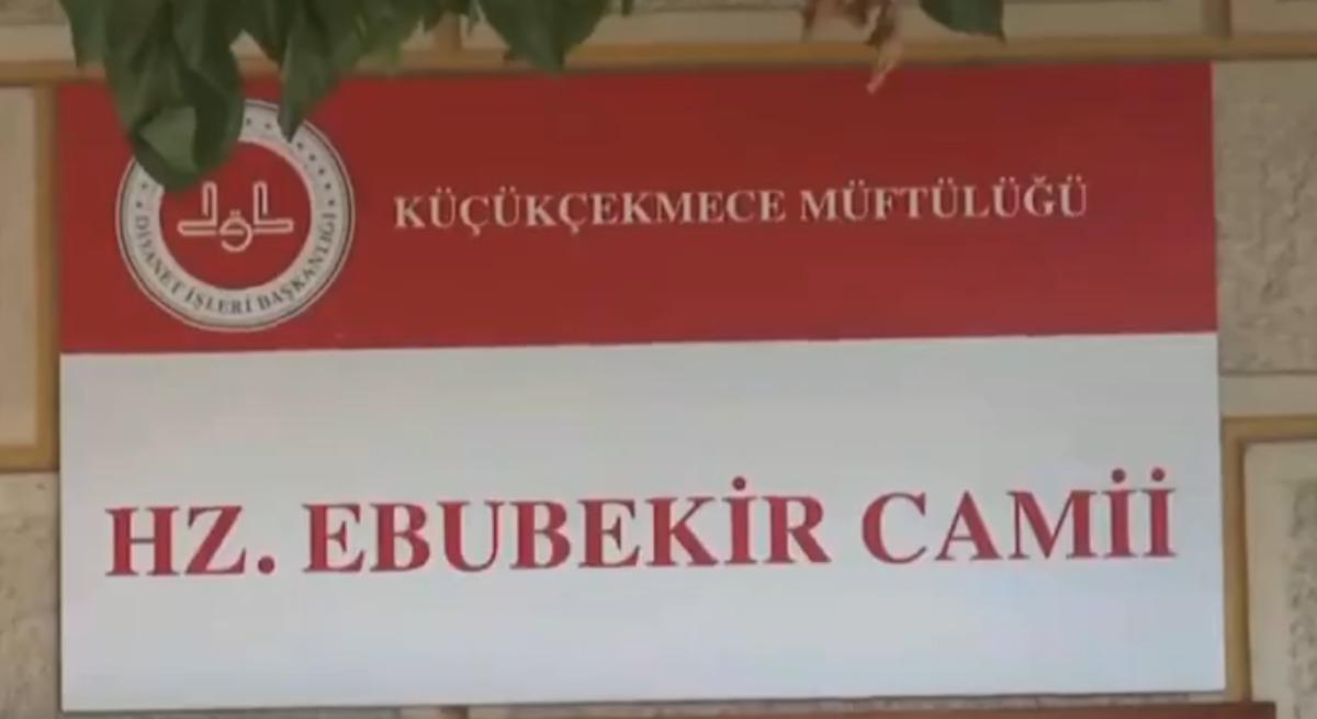 İmam ile m&uuml;ezzinin  yolsuzluk  kavgası! Cami &ouml;n&uuml;nde tekme tokat birbirlerine girdiler 1