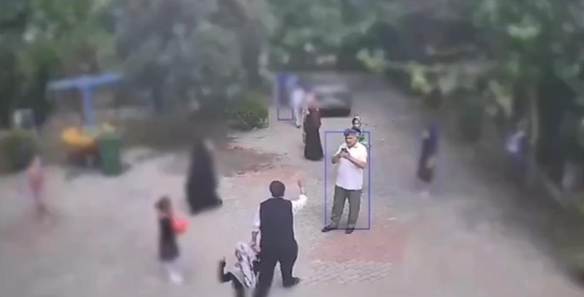 İmam ile m&uuml;ezzinin  yolsuzluk  kavgası! Cami &ouml;n&uuml;nde tekme tokat birbirlerine girdiler 5