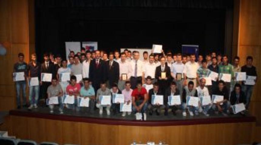 T&Uuml;TEV'in kursunu tamamlayan 76 kursiyer sertifikasını aldı