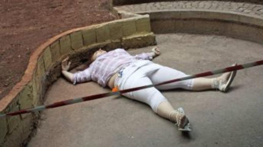 Kızının cesediyle karşılaşan baba baygınlık ge&ccedil;irdi