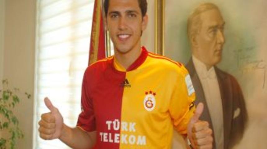 Ceyhun, resmi imzayı attı