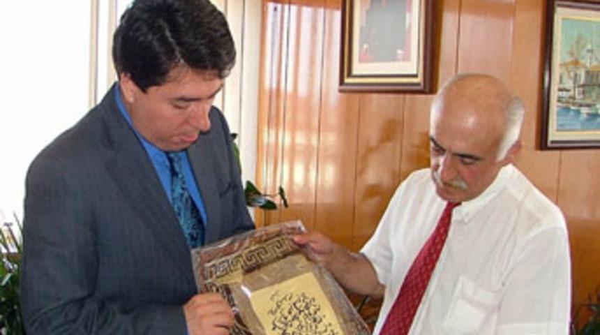 G&ouml;n&uuml;ll&uuml;ler Valiyi ziyaret etti