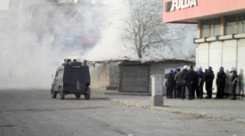 Cizre&rsquo;de izinsiz g&ouml;steriye polis m&uuml;dahale etti