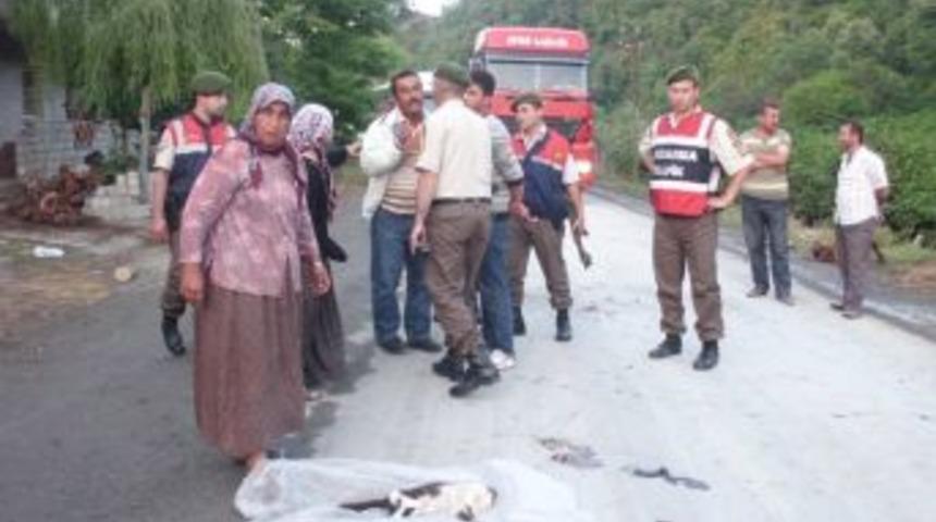 Kadınlar yolu kapattı