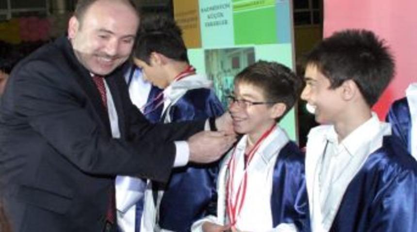 Emine Nakıboğlu mezunlarını uğurladı