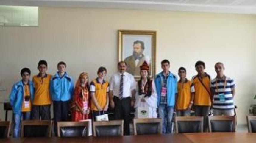 &Uuml;niversiteyi gezdiler