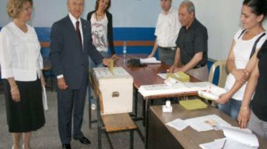 Vali Atış: Se&ccedil;im bayramımız kutlu olsun