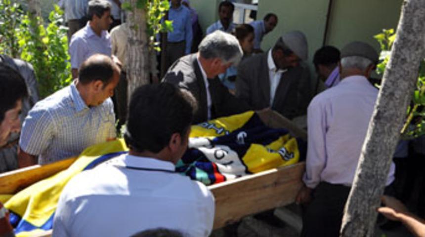 Trakt&ouml;r devrildi; 2 &ouml;l&uuml;