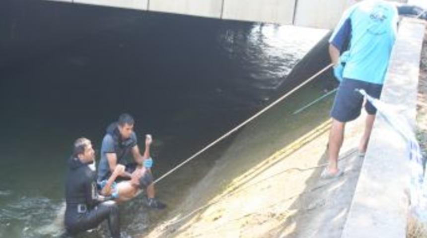 Serinlemek için girdiği kanaldan cesedi çıktı