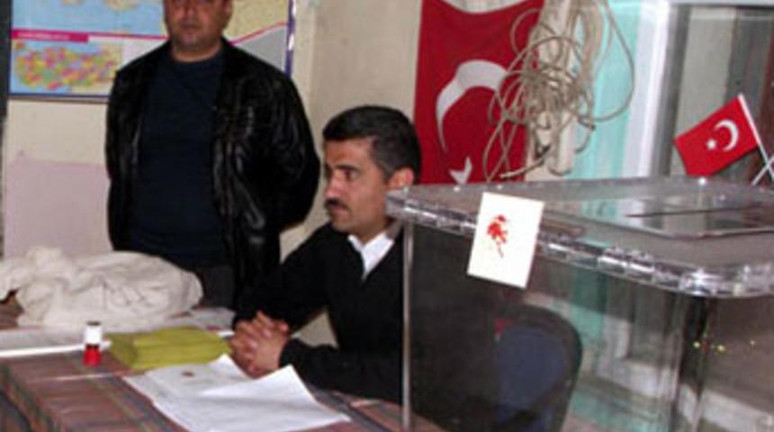 İki k&ouml;y sandığa gitmedi