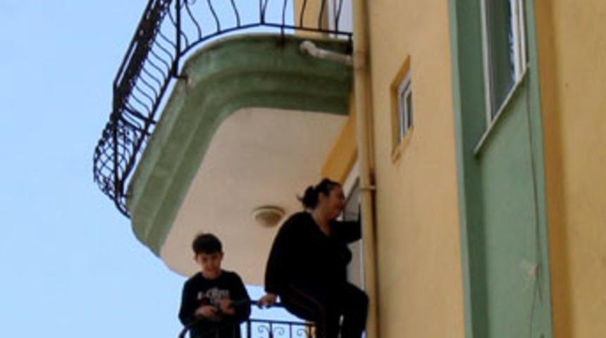 Balkonda intihar girişimi