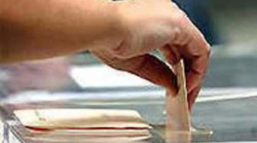 G&ouml;nen'de 2 kişi sandık başında &ouml;ld&uuml;