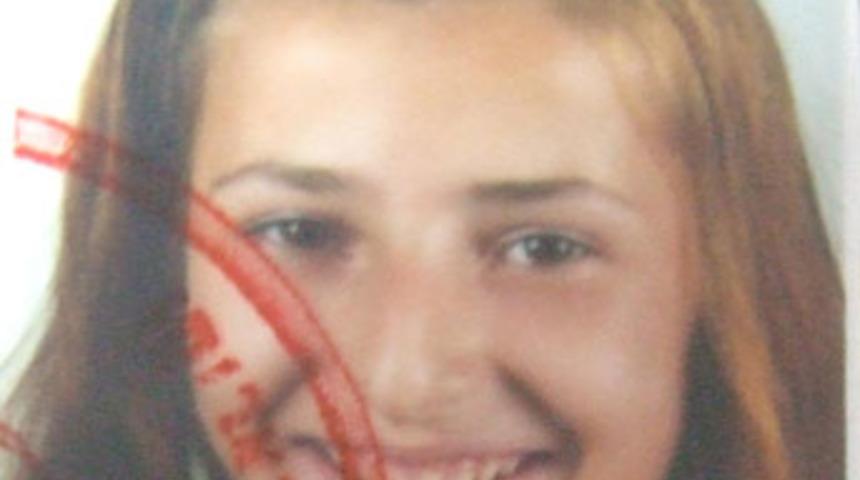 Liseli kız &ccedil;arşafla kendini astı